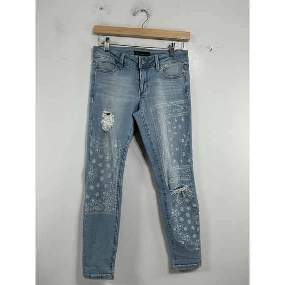 Cred Ny Denim - Woman’s Junior Cred NY Skinny Ankle Light Blue Jeans Size 1 Distressed Appliqué